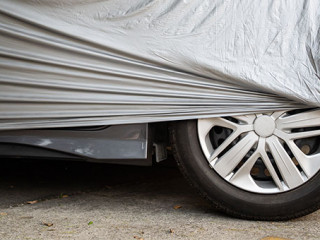 Auto-abgedeckt-329542304-AS-wachiwit