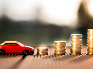 Auto-Muenzstapel-155518958-AS-Studiotomo