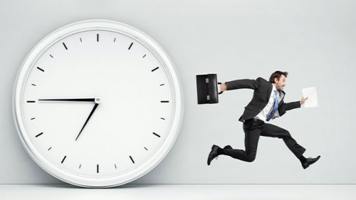 Uhr-rennender-Anzugtraeger-56806279-AS-SFIO-CRACHO