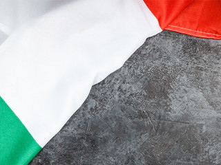 Italien-Flagge-121961179-AS-George-Dolgikh