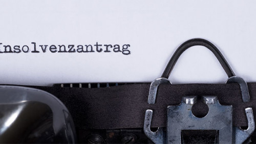 Insolvenzantrag-Schreibmaschine-194268771-AS-kelifamily