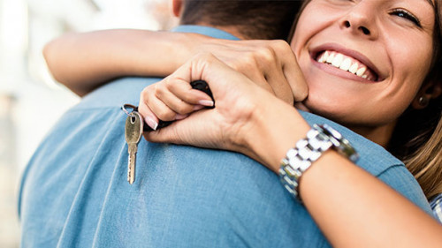 Paar-Schluessel-Laecheln-223709163-AS-hedgehog94