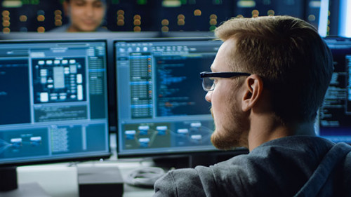 Mann-Computer-312879614-AS-Gorodenkoff