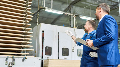 Anzugtraeger-Fabrik-185057508-AS-Seventyfour