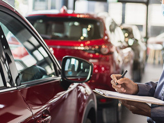 Mann-Auto-Maske-368033437-AS-OATZPENZ-STUDIO