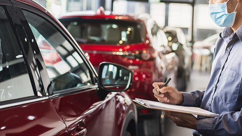 Mann-Auto-Maske-368033437-AS-OATZPENZ-STUDIO