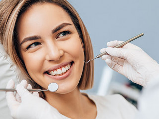 Frau-Zahnarzt-311198423-AS-alfa27