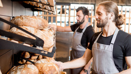 Maenner-Baeckerei-204599442-AS-rh2010