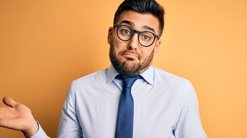 Anzugtraeger338480726-AS-Krakenimages-com