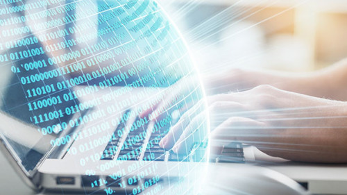 Haende-Laptop-Binaer-Code-322836001-AS-BillionPhotos-com