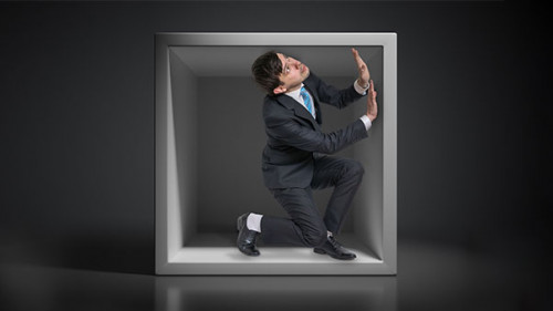 Anzugtraeger-Platzmangel-191010316-AS-vchalup