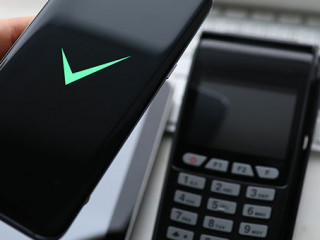 Hand-Smartphone-Haken-334280064-AS-H-Ko