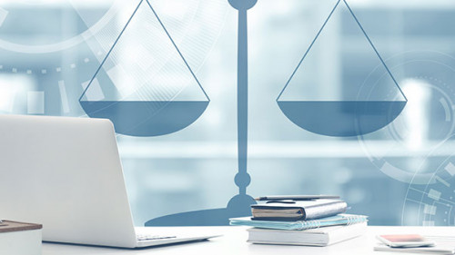 Laptop-Waage-Papier-119486585-AS-Africa-Studio