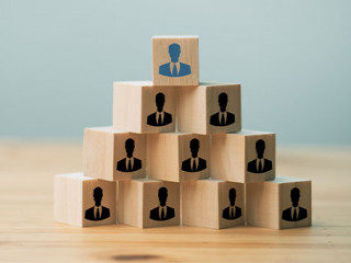 Wuerfel-Koepfe-301867372-AS-Looker-Studio