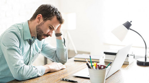 Mann-verzweifelt-176449290-AS-AntonioDiaz