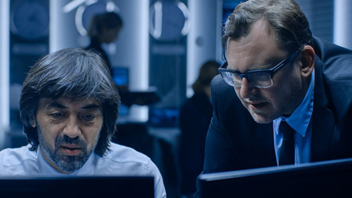 Anzugtraeger-Computer-290226181-AS-Gorodenkoff