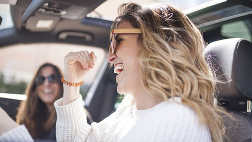 Frauen-Auto-223244320-AS-David-Fuentes