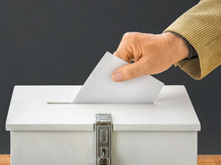 Hand-Wahlurne-94341686-AS-Zerbor