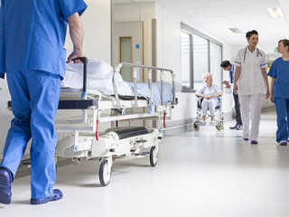 Krankenhaus-54048895-AS-spotmatikphoto