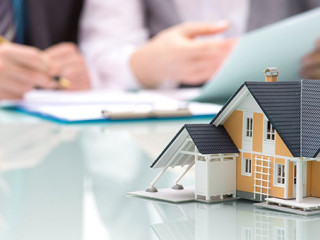 Haus-Anzugtraeger-61667413-AS-Alexander-Raths