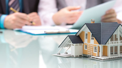 Haus-Anzugtraeger-61667413-AS-Alexander-Raths