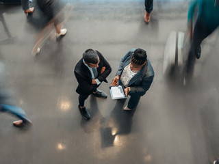 Anzugtraeger-Kollegen-259722625-AS-JonoErasmus