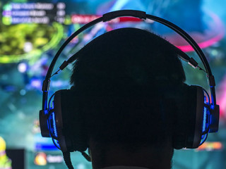 Mann-Headset-Gaming-145147397-AS-sezer66