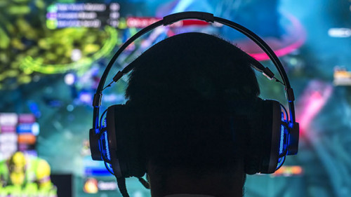 Mann-Headset-Gaming-145147397-AS-sezer66