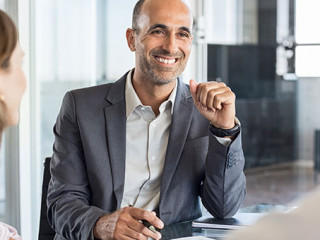 Paar-Anzugtraeger-182555538-AS-Rido