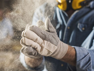 Handwerker-Staub-368218353-AS-Jelena