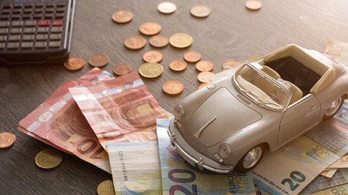 Taschenrechner-Auto-Bargeld-169464522-AS-Photoshooter