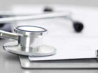 Stethoskop-Klemmbrett-110636735-AS-megaflopp