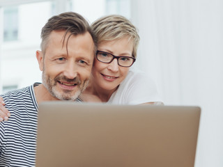 Paar-Laptop-224130420-AS-contrastwerkstatt