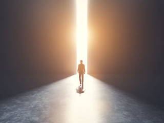 Anzugtraeger-Tor-378993153-AS-Photocreo-Bednarek