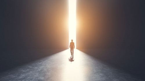 Anzugtraeger-Tor-378993153-AS-Photocreo-Bednarek