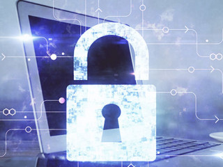 Laptop-Schloss-335500760-AS-peshkova