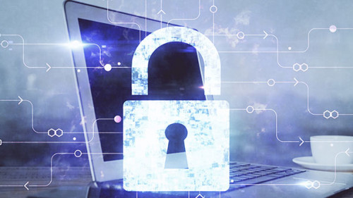 Laptop-Schloss-335500760-AS-peshkova