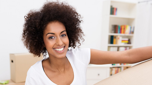 Frau-Umzugskartons-60018421-AS-contrastwerkstatt