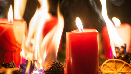 Adventskranz-brennt-128089821-AS-eyetronic