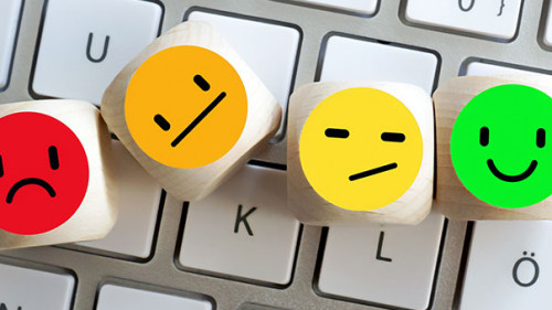 Tastatur-Smiley-Wuerfel-281772259-AS-MH