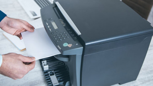 Anzugtraeger-Kopierer-357605477-AS-Tiko