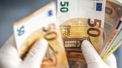 Handschuhe-Fuenfziger-331673732-AS-catwalkphotos