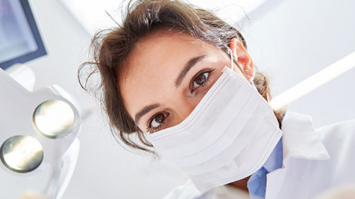 Zahnaerztin-281404253-AS-Robert-Kneschke