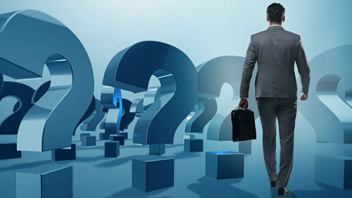 Anzugtraeger-Fragezeichen-384664840-AS-Elnur