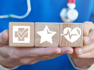 Arzt-Wuerfel-Gesundheit-269464330-AS-wladimir1804