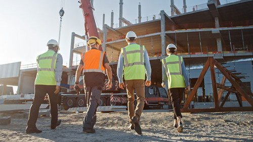 Bauarbeiter-Baustelle-341776320-AS-Gorodenkoff