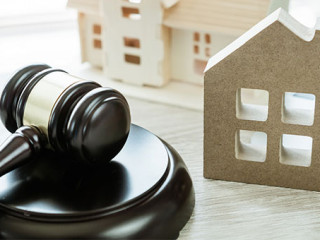 Richterhammer-Haus-Laptop-Adobe-255522626-AS-smolaw11