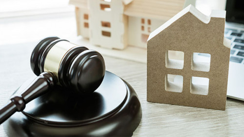 Richterhammer-Haus-Laptop-Adobe-255522626-AS-smolaw11