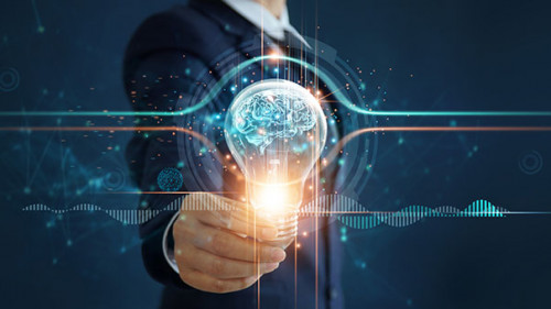 Anzugtraeger-Gluehbirne-379559044-AS-ipopba