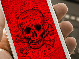 Smartphone-Totenschaedel-236288125-AS-Aadon